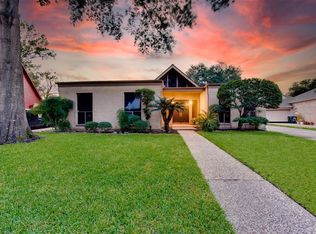 922 Longview Dr, Sugar Land, TX 77478