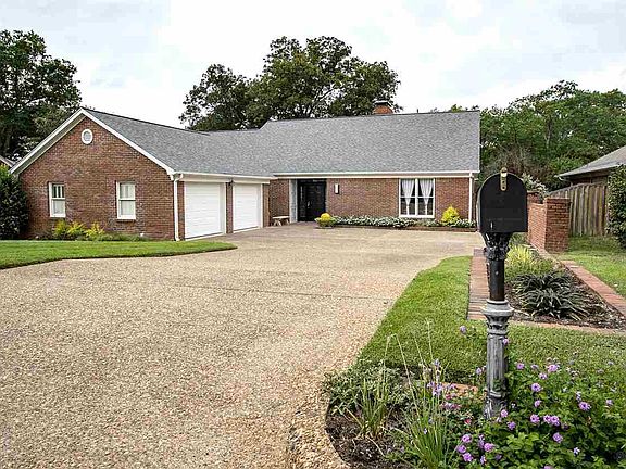 3rd image of 3411 Harwood Dr