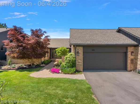 1954 Pine Ridge Ct, Bloomfield Hills, MI 48302