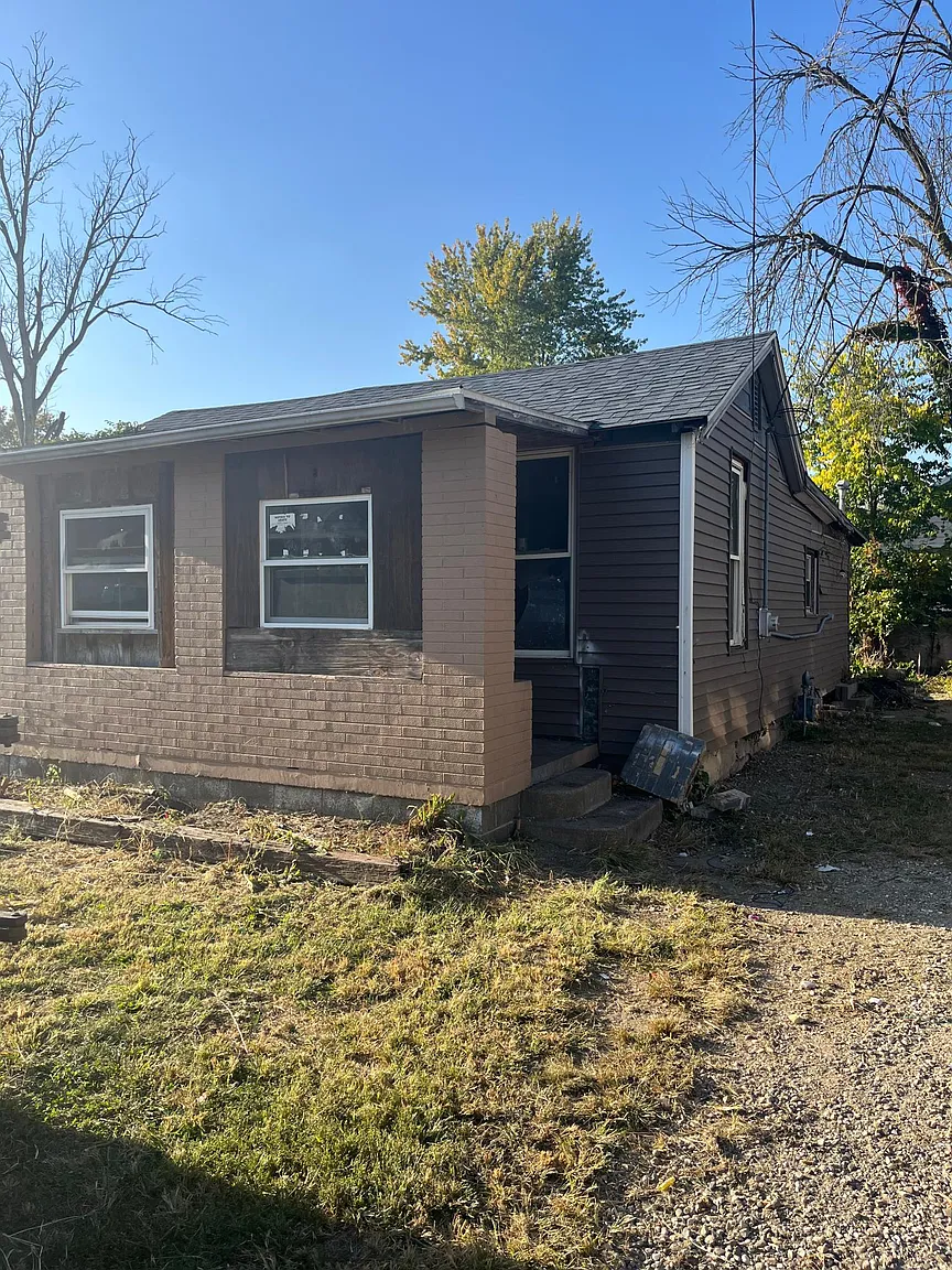 2109 E Longshore Pl photo 1
