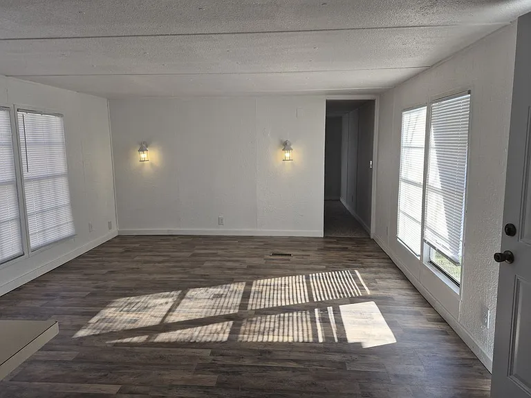 209 S Avenue B #11 — Photo 2