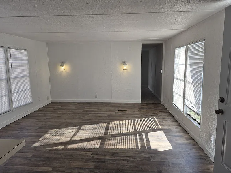 Building Photo - 209 S Avenue B #11