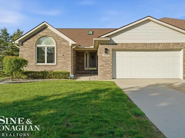 791 Snowbird Cir E, Saint Clair, MI 48079