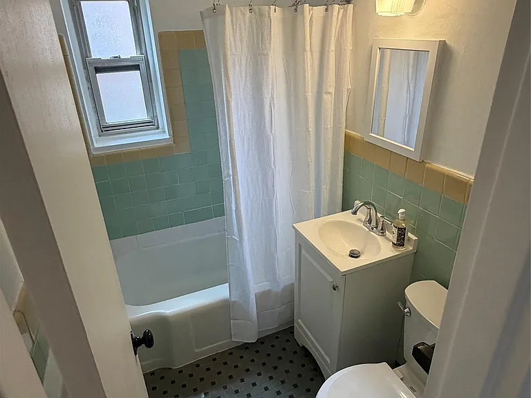 320 S Broadway #P1 — Photo 12