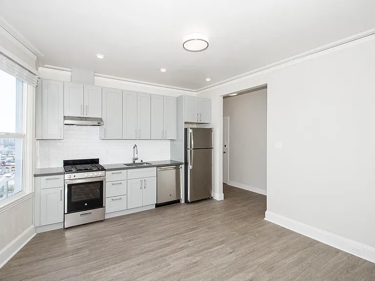 1125 Broadway — Photo 10