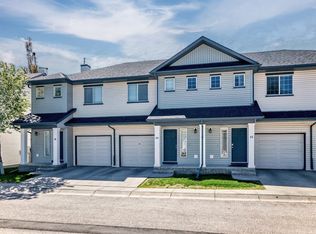 18 Everridge Gdns SW, Calgary, AB T2Y 0H1
