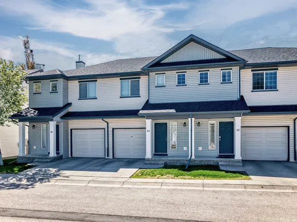 18 Everridge Gdns SW, Calgary, AB T2Y 0H1
