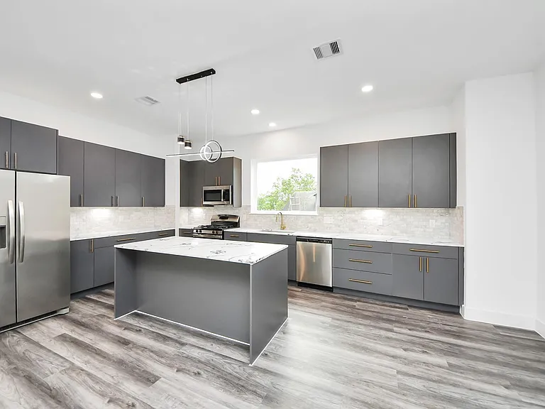 2709 Dennis St — Photo 17