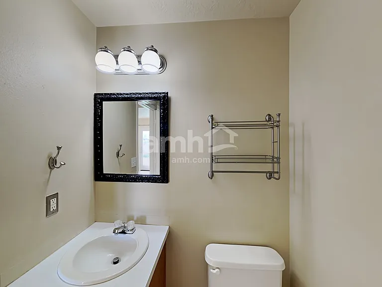 272 S 590 W — Photo 10
