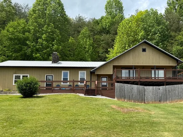 876 Gibson Hl, Hiawassee, GA 30546