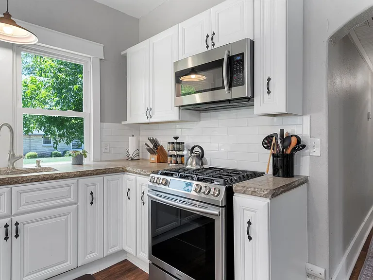 308 Alva St — Photo 13