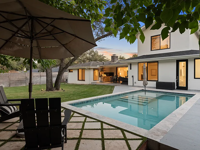 4000 Greystone Dr — Photo 1