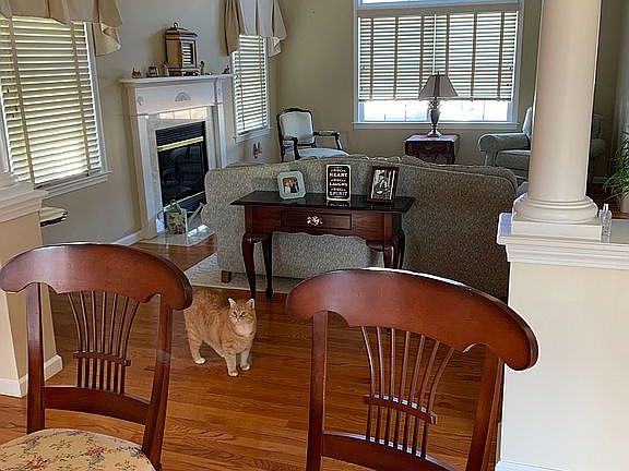 Eat-in kitchen