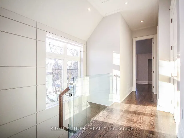 289 Connaught Ave — Photo 12
