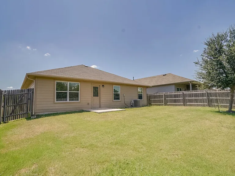 13804 Cantarra Dr — Photo 20
