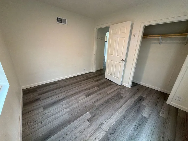 2410 Englewood Ave — Photo 5