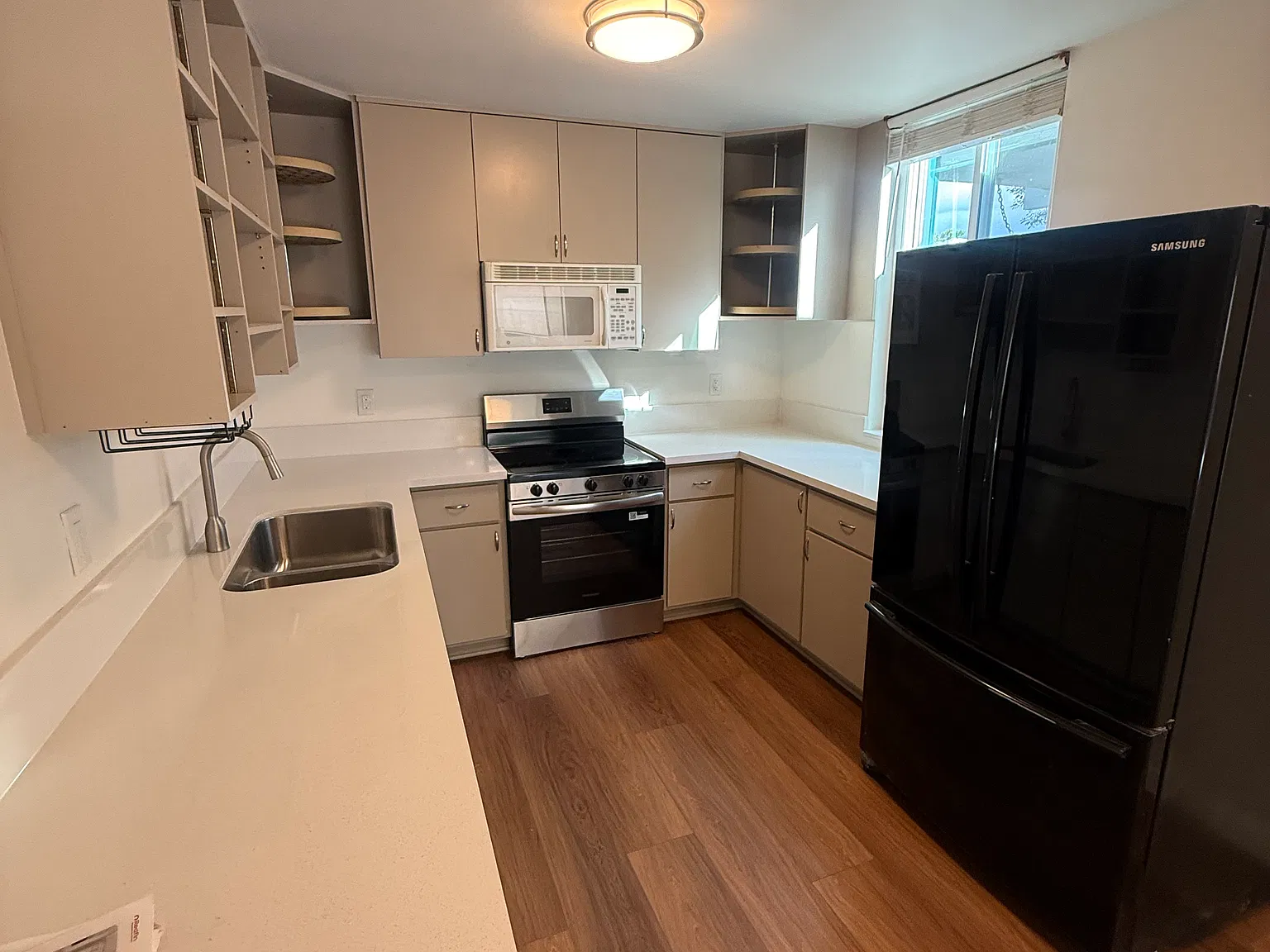 2 bed, 921 sqft, $3,100 — Photo 4