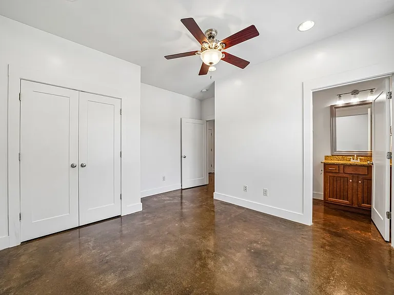 Beverly Townhomes — Photo 19