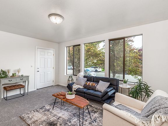 4th image of 2120 Highland Avenue #203