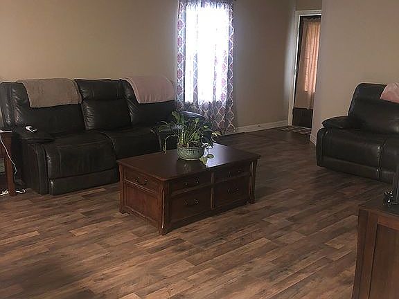 5th image of 306 Regal Ct