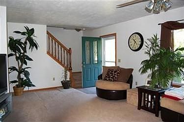 3rd image of 8025 Lake Shore Blvd