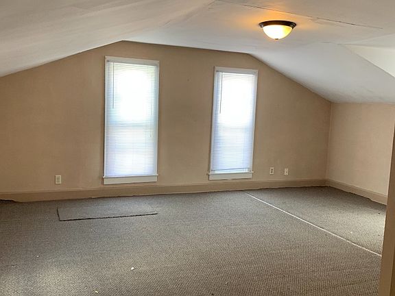 4th image of 796 Olive St