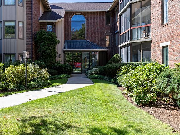 2nd image of 770 Salisbury St APT 319