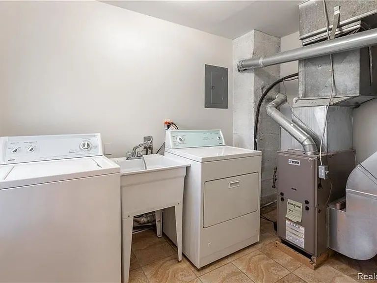 31733 Kathryn St — Photo 22