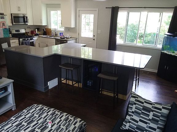 3rd image of 7815 Woodridge Dr