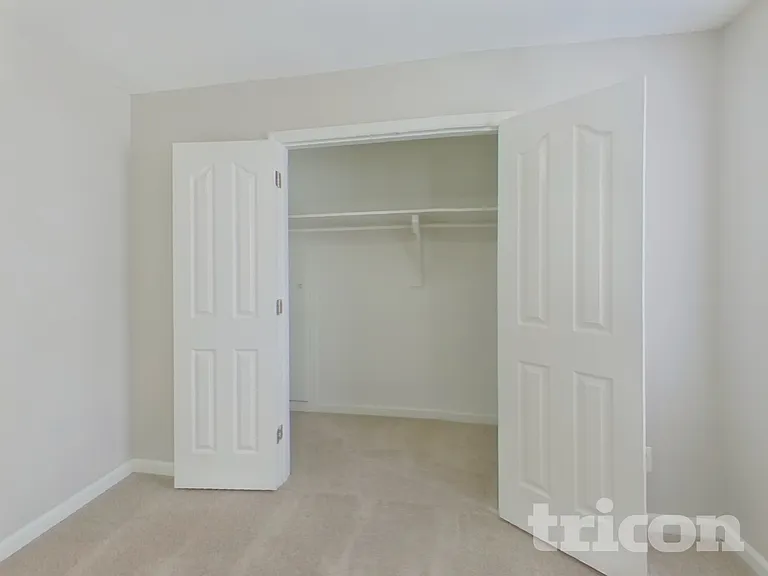 337 Montclaire Ln — Photo 7
