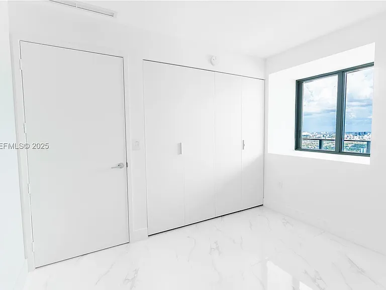700 NE 24th St #2905 — Photo 8
