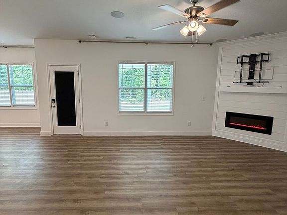 5th image of 908 Stevens St