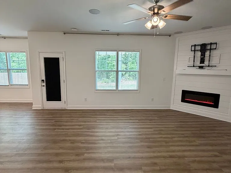 908 Stevens St — Photo 5