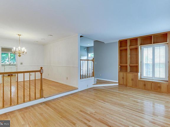 3rd image of 6859 Williamsburg Pond Ct