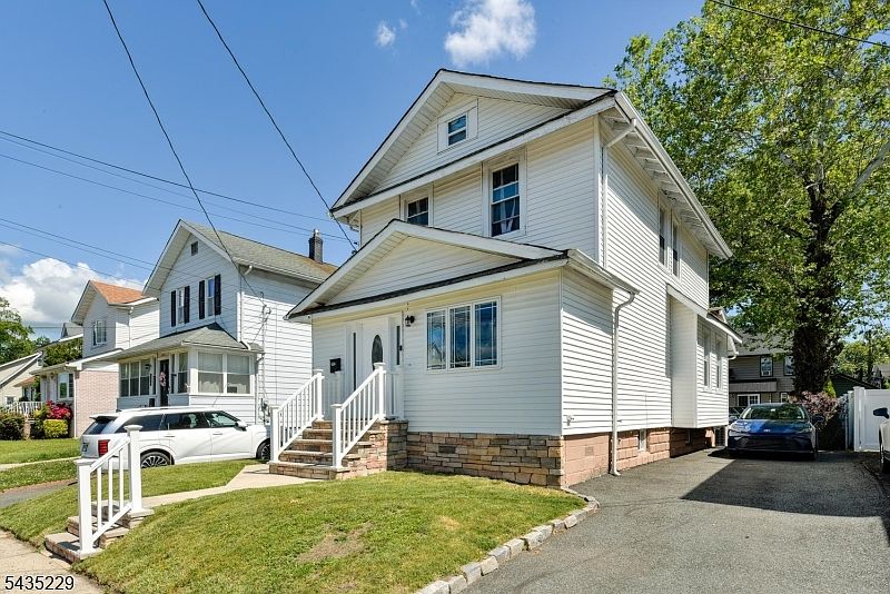 1st image of 278 Centre St
