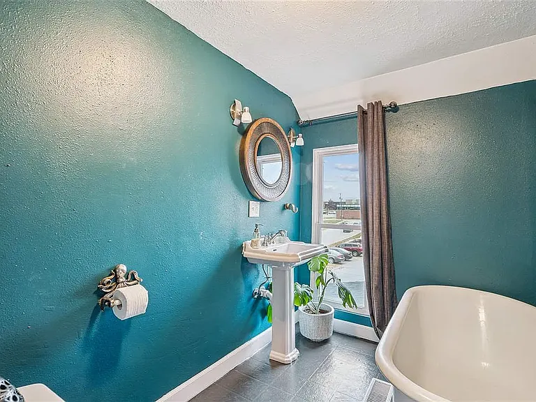 226 W South St — Photo 17