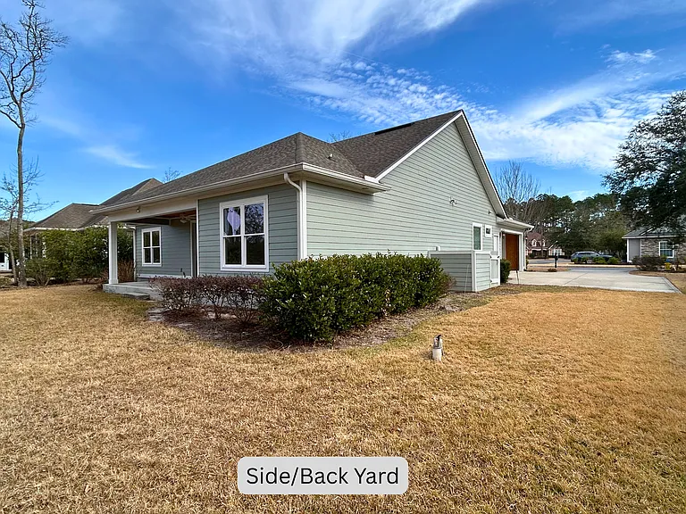 Side/back yard with plenty of space for outdoor activities