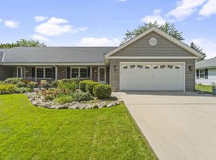 W72N1047 Hampton Ave, Cedarburg, WI 53012