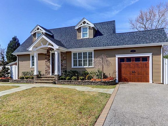 2nd image of 105 E Zoranne Dr