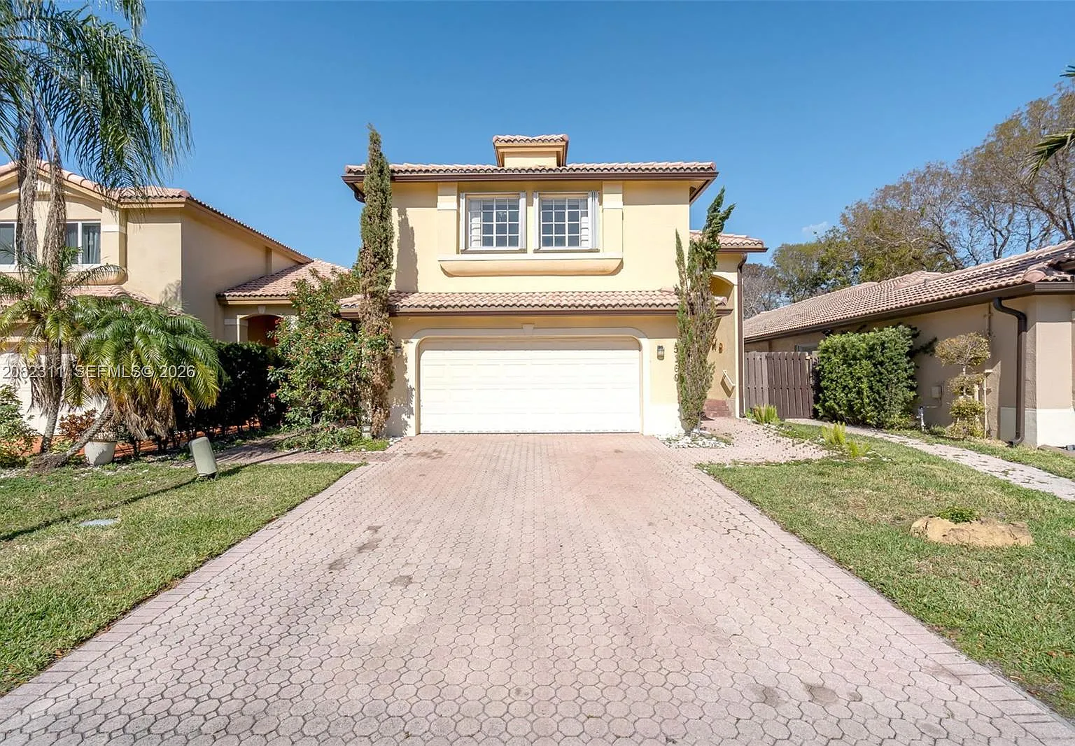 Doral Landings East — Photo 2