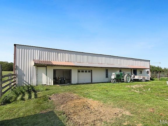 5th image of 385 Woods Farm Rd
