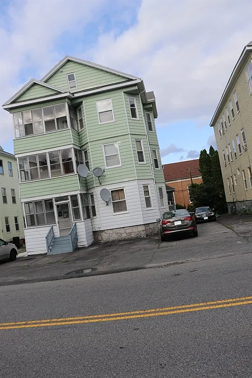 Building Photo - 84 Lovell St #1