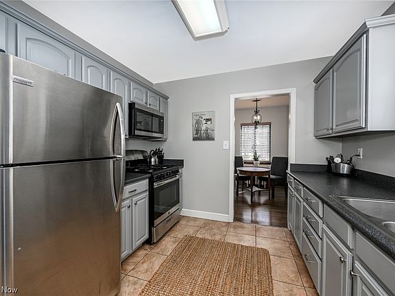 3rd image of 244 Kenilworth Dr