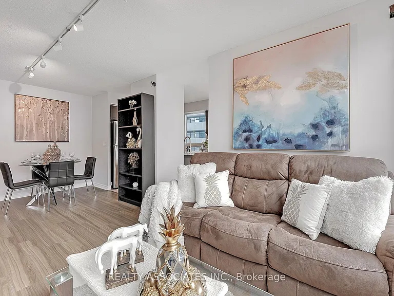 19 Grand Trunk Cres #2710 — Photo 12