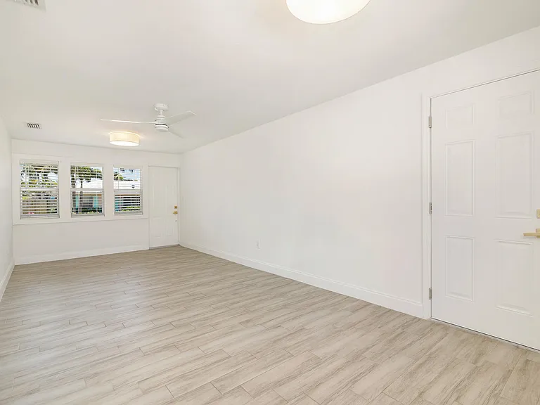 304 Wellesley Dr — Photo 11