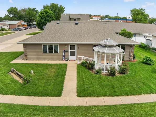 222 W 2nd St, Carroll, IA 51401