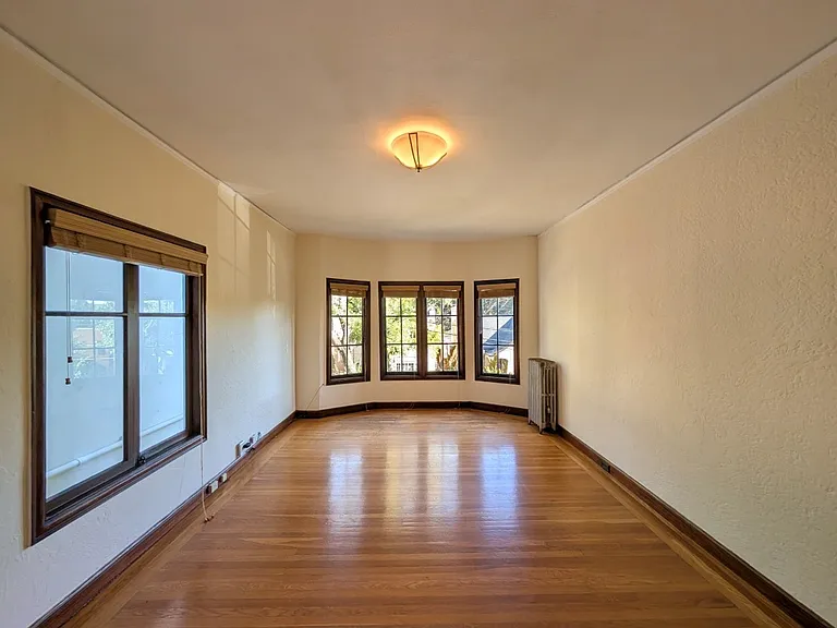 2427 Hilgard Ave — Photo 13
