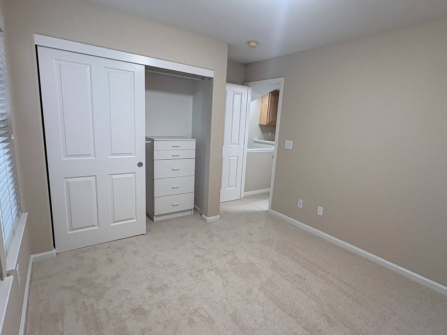 3 bed, 2.5 bath, 1595 sqft, $4,500 — Photo 2