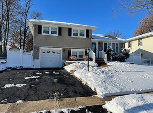 374 Foxwood Rd, Union, NJ 07083