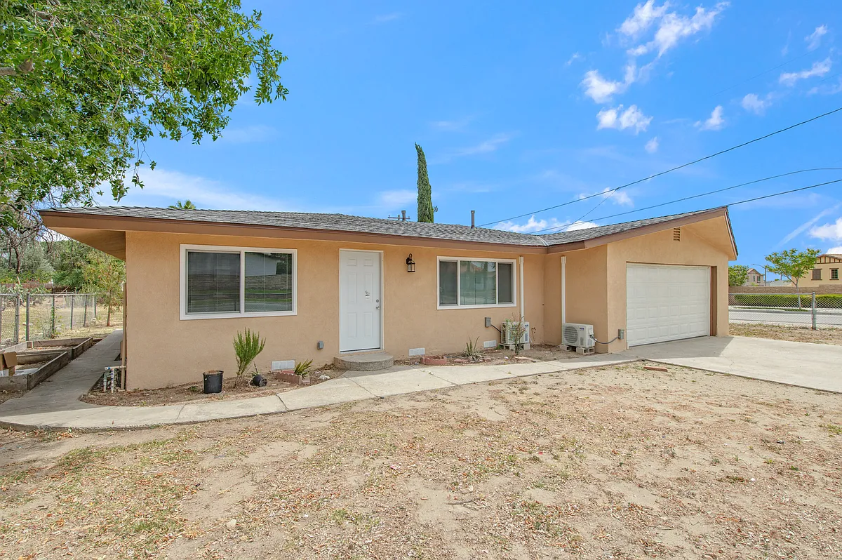 Building Photo - 7539 Palmetto Ave #2